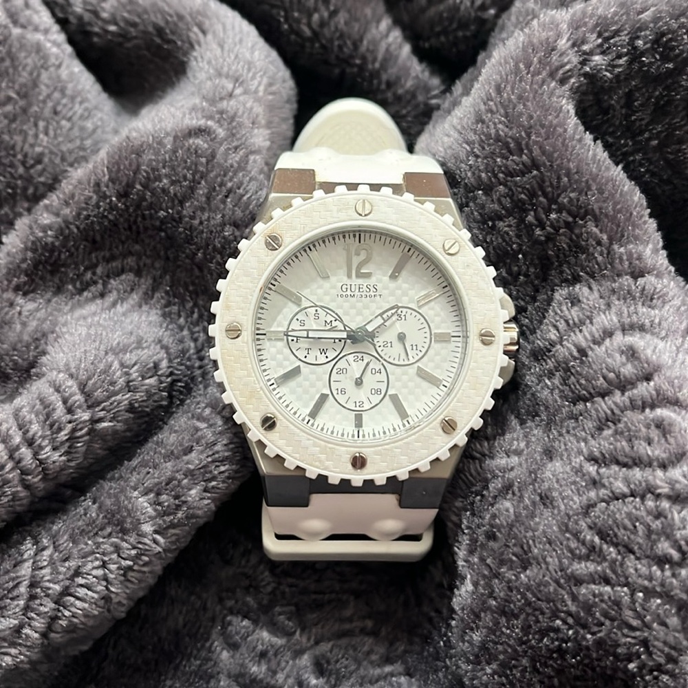 Guess
OverDrive White/Rubber Ø44 mm watch